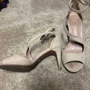 Beautiful Tan Heels 👠